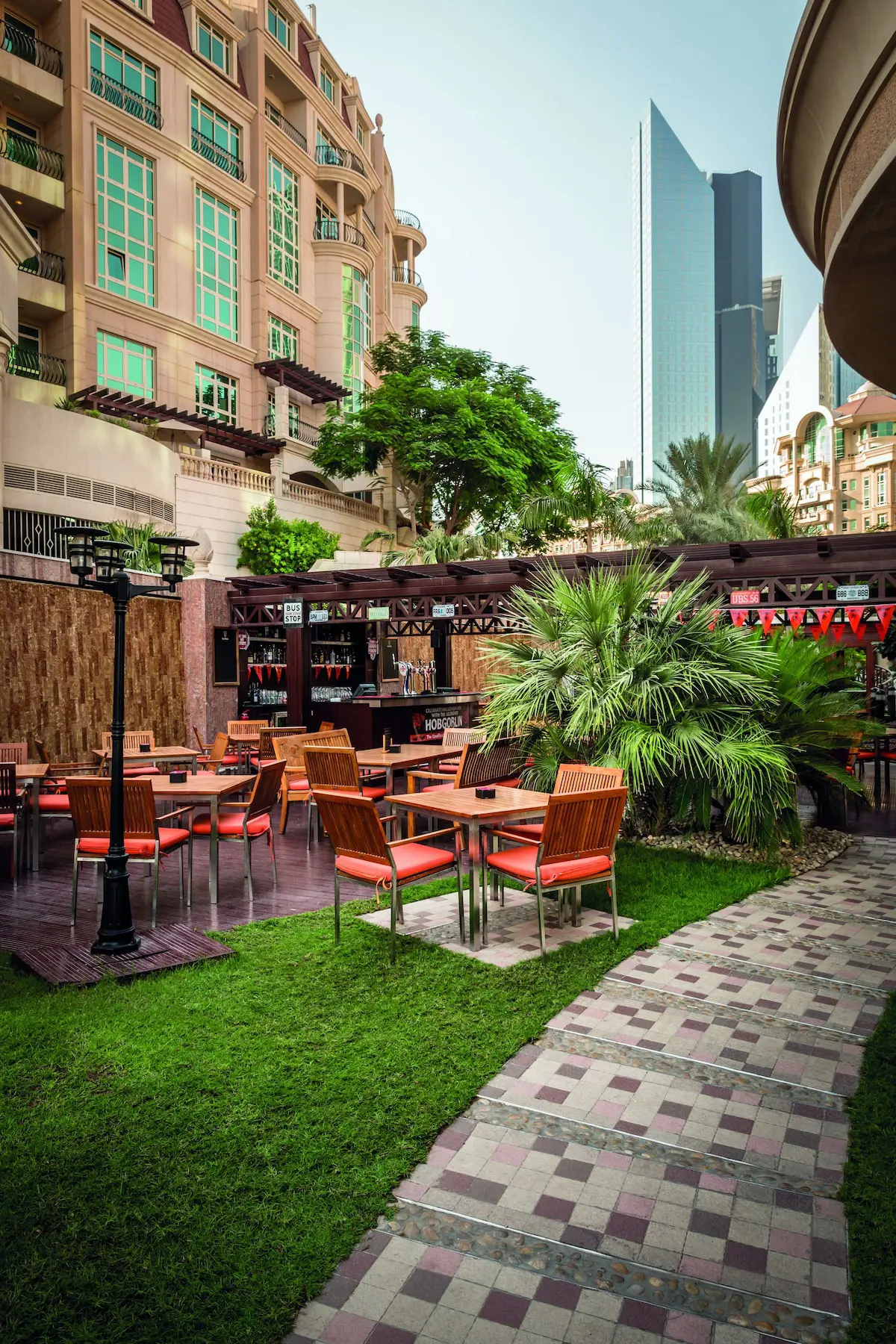 کافی شاپ هتل سوئیس اوتل الماروج دبی